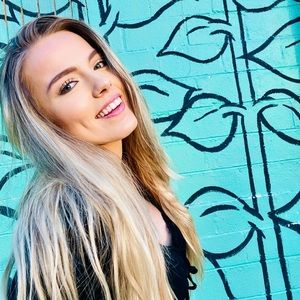 Meet your Posher, Adriana